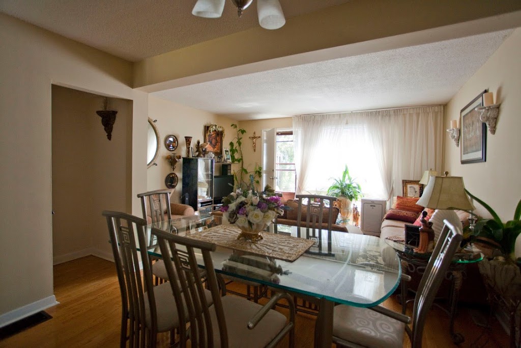 Silverstone Townhomes | 282 Silverstone Dr Suite 106, Etobicoke, ON M9V 3J4, Canada | Phone: (416) 749-3298