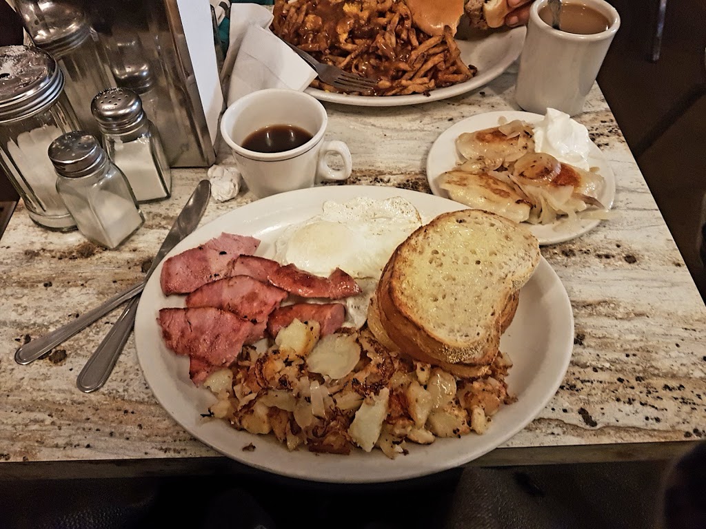 Ludas Deli | 410 Aberdeen Ave, Winnipeg, MB R2W 1V5, Canada | Phone: (204) 589-2583