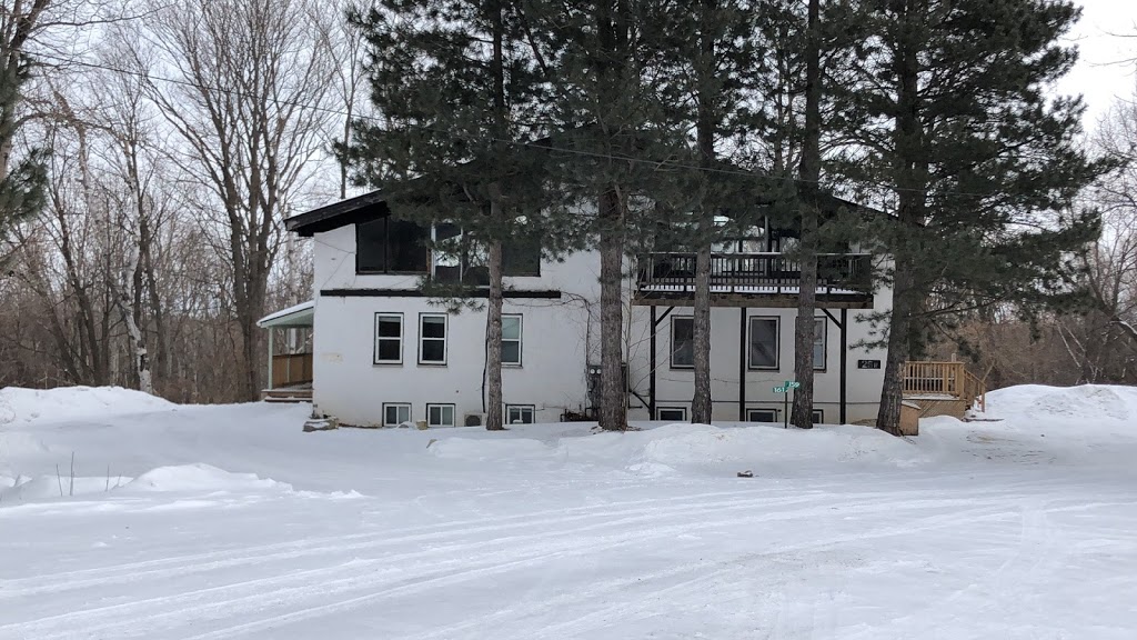 The Caribou Chalet | 161 Birch View Trail, The Blue Mountains, ON L9Y 0M1, Canada | Phone: (416) 816-4558