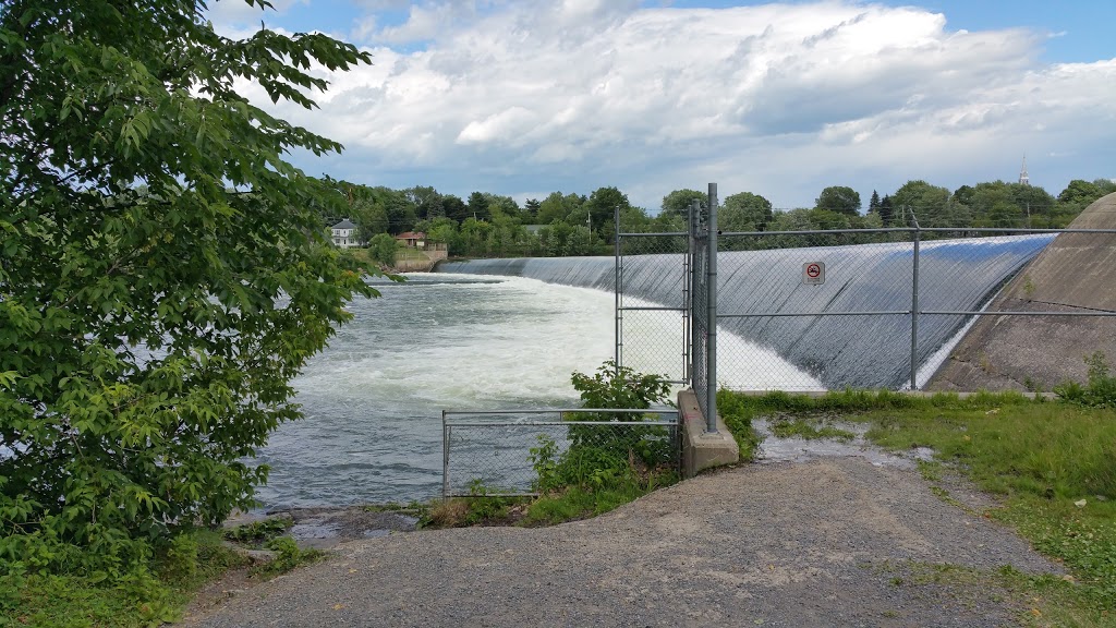 Café-Théâtre de Chambly | 2447 Avenue Bourgogne, Chambly, QC J3L 2A5, Canada | Phone: (450) 447-2953