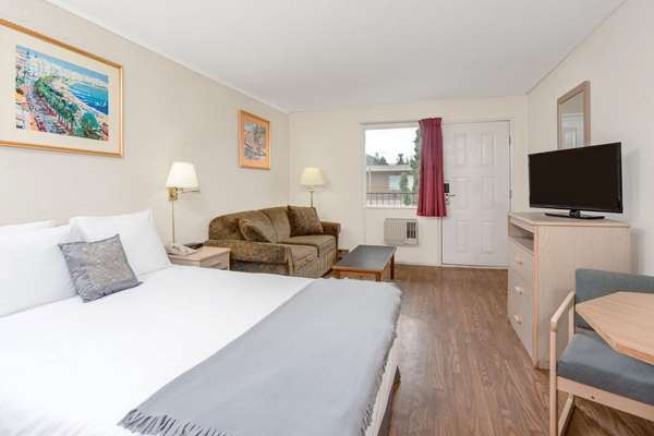 Howard Johnson by Wyndham Enderby | 1510 George St, Enderby, BC V0E 1V0, Canada | Phone: (250) 838-6825