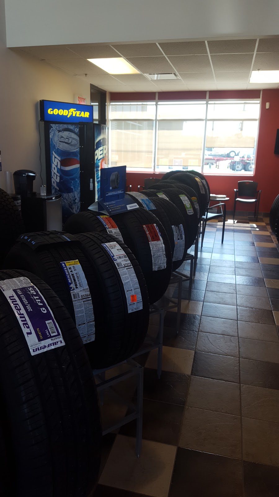 Point S - Desharnais Centre du Camion Rive Sud | 3200 Rue de lEtchemin, Lévis, QC G6W 7X6, Canada | Phone: (418) 837-0986