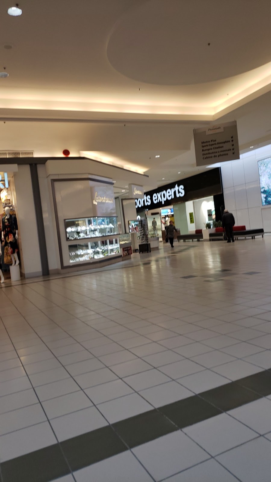 Sports Experts - Atmosphere | 755 Boulevard René-Lévesque, Drummondville, QC J2C 2C4, Canada | Phone: (819) 477-4533