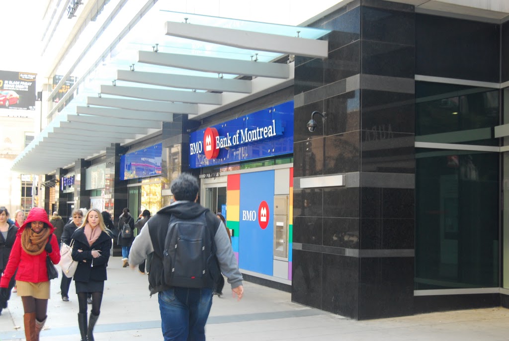 BMO Bank of Montreal | 382 Yonge St #4, Toronto, ON M5B 1S8, Canada | Phone: (416) 408-1974