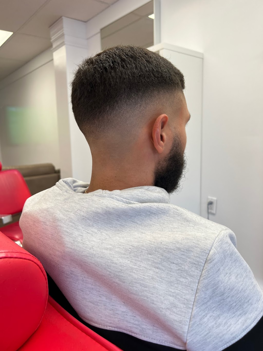 Chateau Barbershop | 158B McArthur Ave. unit 5, Ottawa, ON K1L 7E7, Canada | Phone: (613) 421-1233
