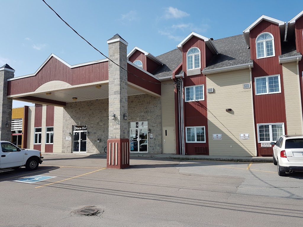 Hôtel Manoir Roberval | 19 Bd de lAnse, Roberval, QC G8H 1Z1, Canada | Phone: (418) 275-7422
