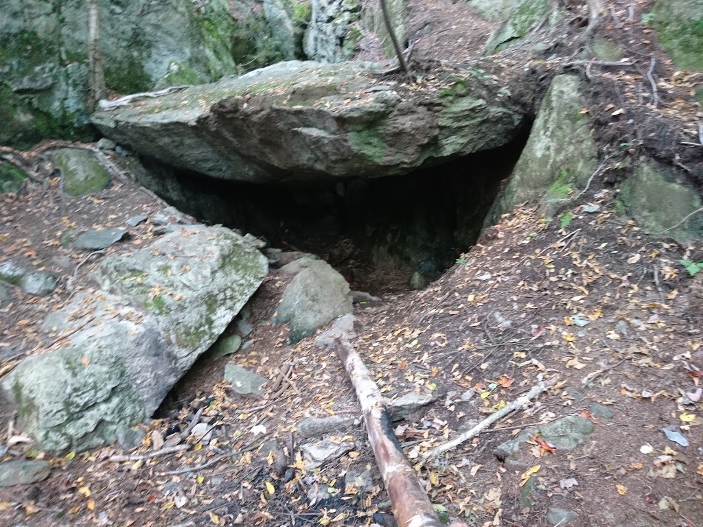 Grotte de lours (Zone Champman) | 270 Rang 11e E, Stoke, QC J0B 3G0, Canada