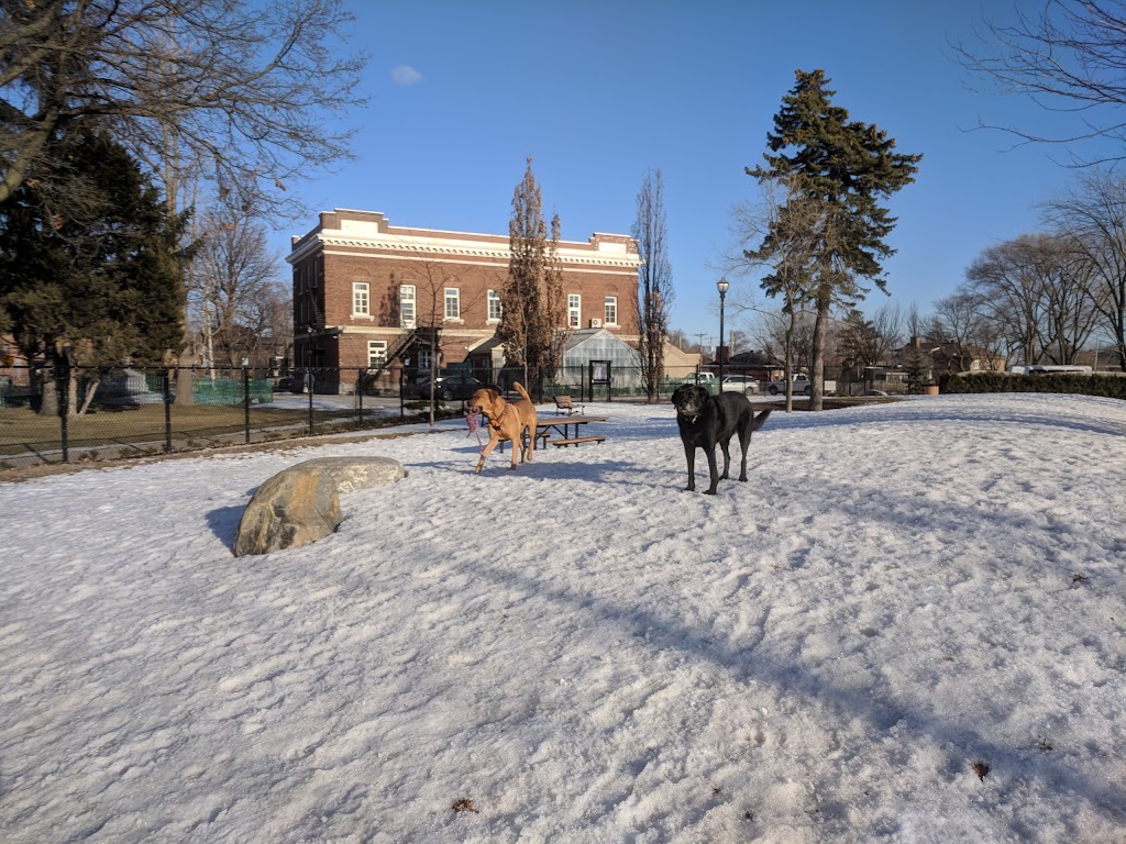 Montreal West dog park | 17 Chem. Ainslie, Montréal-Ouest, QC H4X 1V3, Canada | Phone: (514) 872-0311
