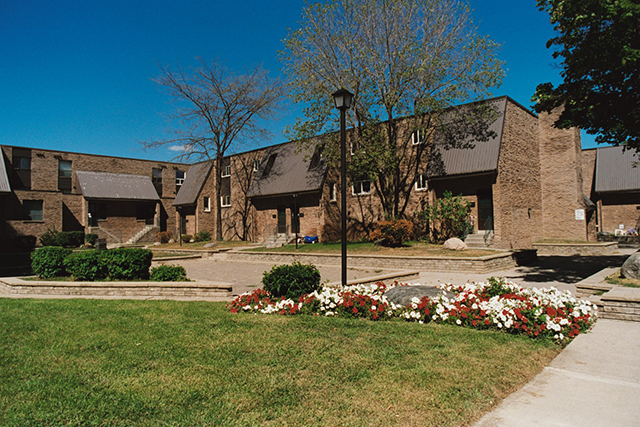 Carriage Hill | 122 Colborne St E, Oshawa, ON L1G 7B3, Canada | Phone: (905) 434-3972