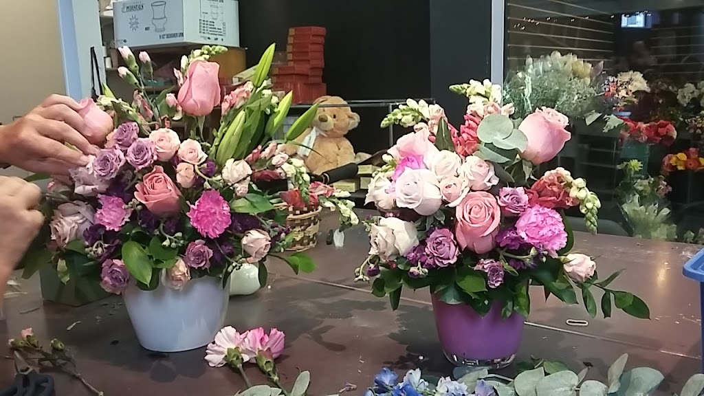 The Blossom Shop | 167 Bridge St, Carleton Place, ON K7C 2V6, Canada | Phone: (613) 257-1855