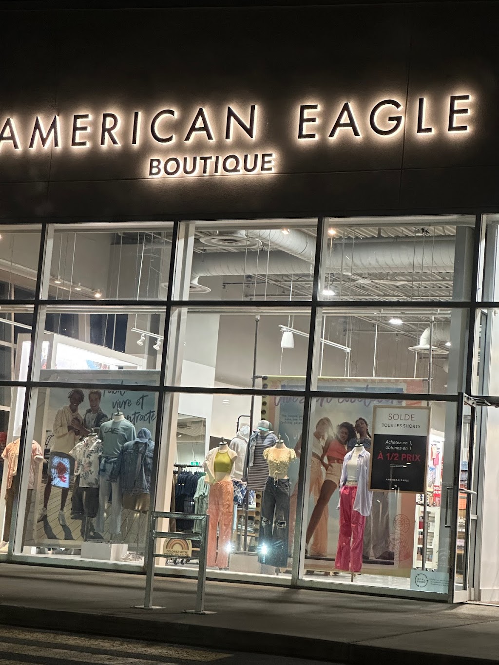American Eagle Outlet | 999 Bd de lAcadie Space C 1, Montréal, QC H4N 3K1, Canada | Phone: (514) 315-0128