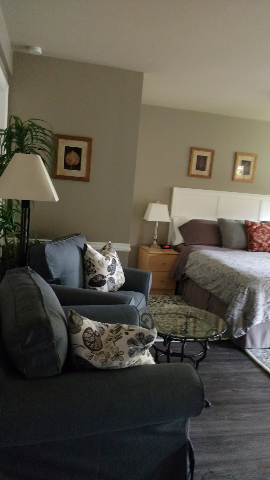 Nestledown Bed & Breakfast | 7655 Eureka Ave, Halfmoon Bay, BC V0N 1Y1, Canada | Phone: (604) 885-5570