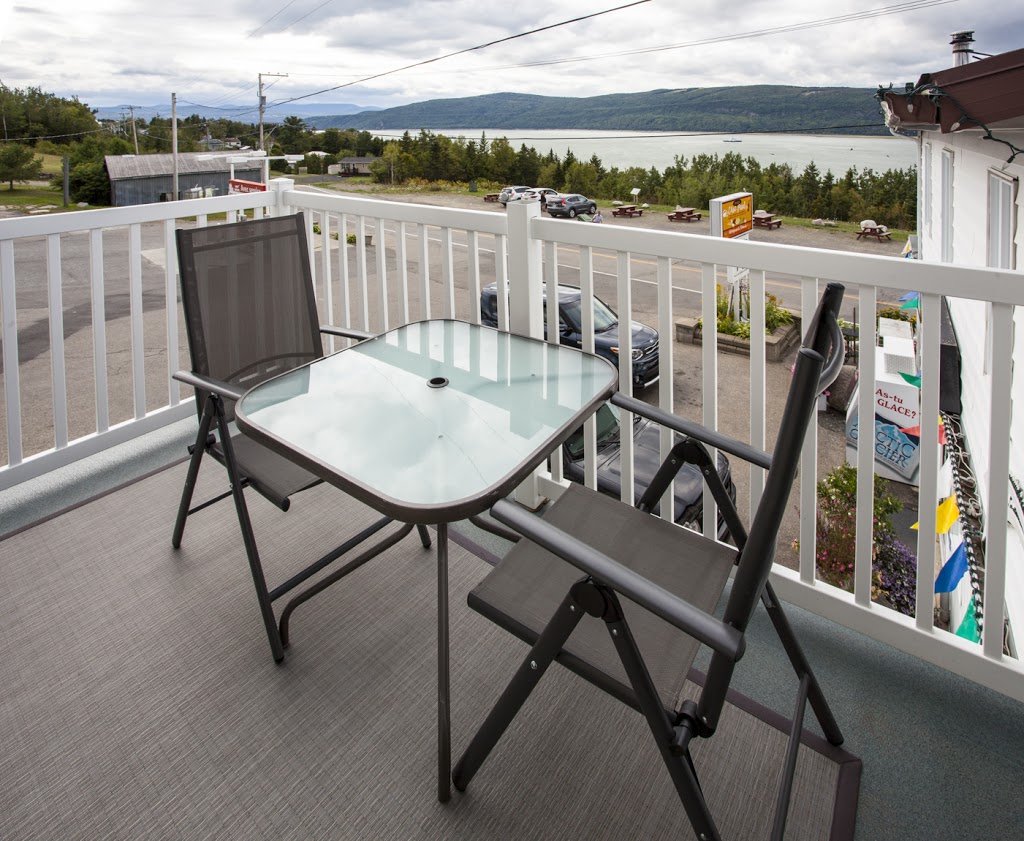 Hébergements Florence | 3273 Chemin des Coudriers, Saint-Bernard-sur-Mer, QC G0A 3J0, Canada | Phone: (418) 438-2515
