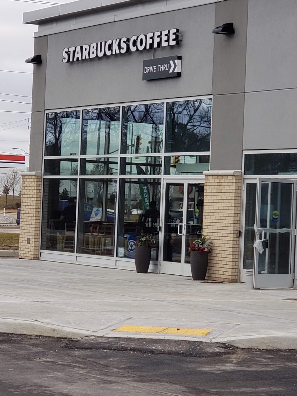 Starbucks | 218 Henry St E1, Brantford, ON N3S 0E3, Canada | Phone: (226) 934-4382