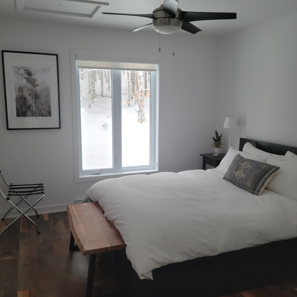 Chalet LuNa | 199 Chem. du Lac Lili, Chertsey, QC J0K 3K0, Canada | Phone: (514) 554-2417