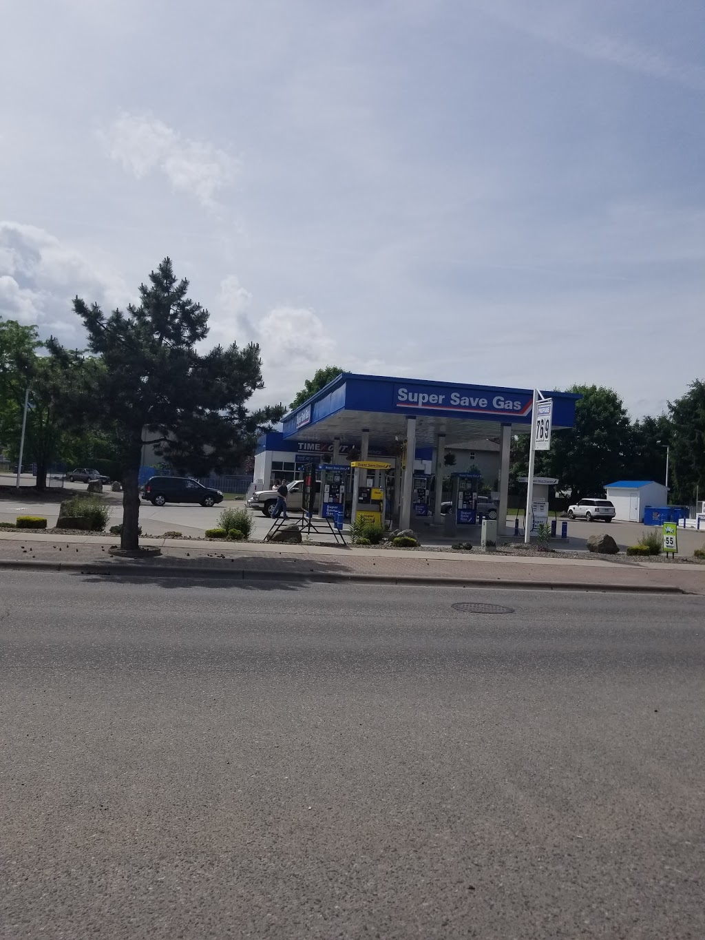 Super Save Gas Station | 1435 Hwy 33 West, Kelowna, BC V1X 1Z8, Canada | Phone: (250) 860-0330