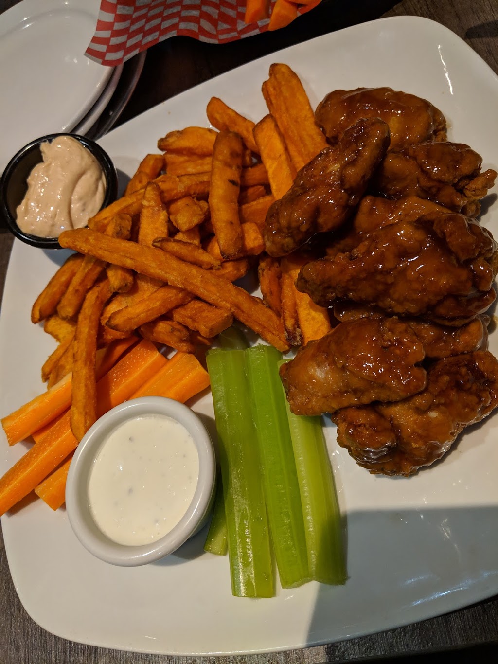 Lake Country Grill | 425 West Street N, Orillia, ON L3V 7R2, Canada | Phone: (705) 329-0303