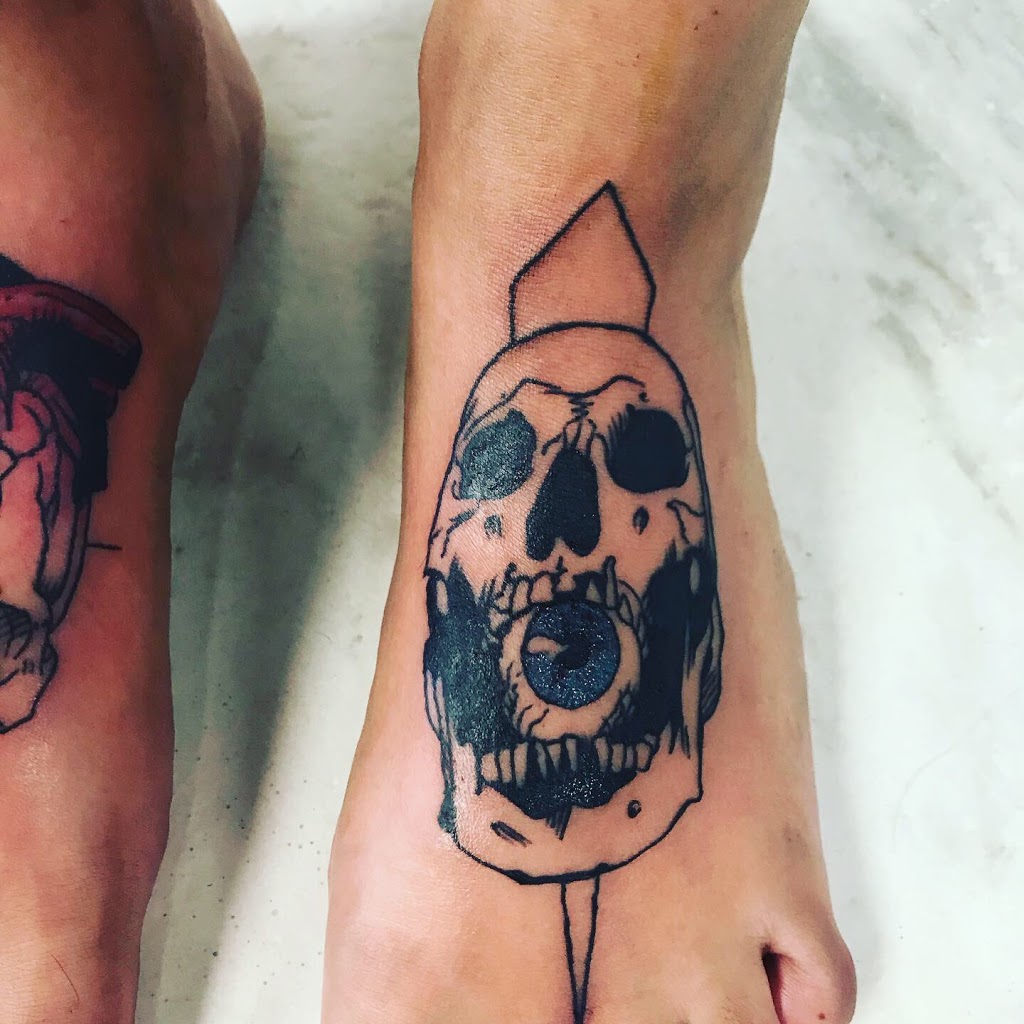 Carte Blanche Tattoo Studio + Art Gallery | 66 Gerrard St E Unit 202, Toronto, ON M5B 2M2, Canada | Phone: (647) 245-4123