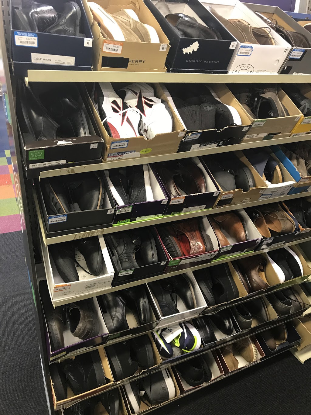 The Shoe Company | 3235 Dundas St W, Mississauga, ON L5L 5V7, Canada | Phone: (905) 608-0266