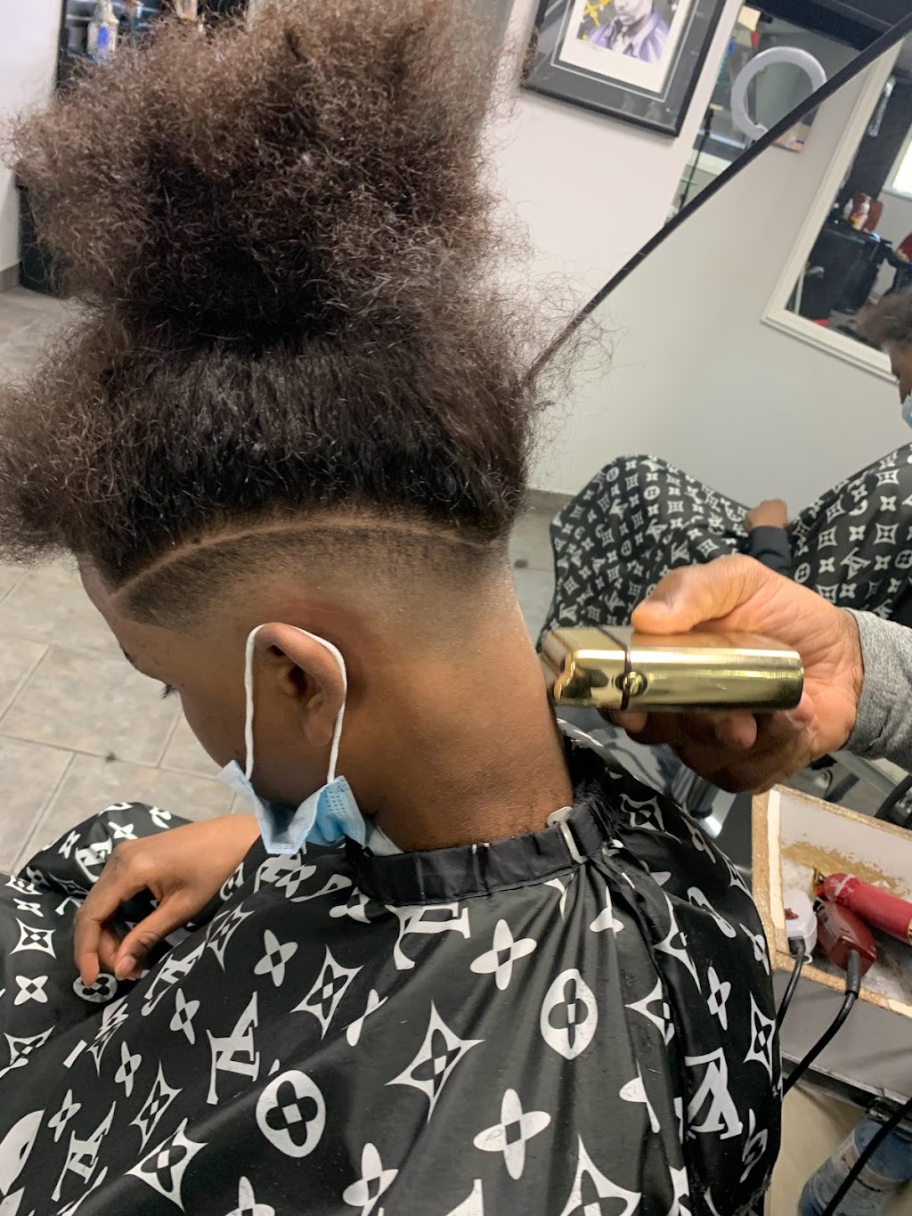Frontline Unisex Hair Design | 53 Young St, Hamilton, ON L8N 1V1, Canada | Phone: (905) 527-1886