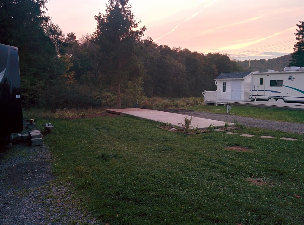 Camping Campus | 6571 Route de Sainte Béatrix, Sainte-Mélanie, QC J0K 3A0, Canada | Phone: (450) 883-2337