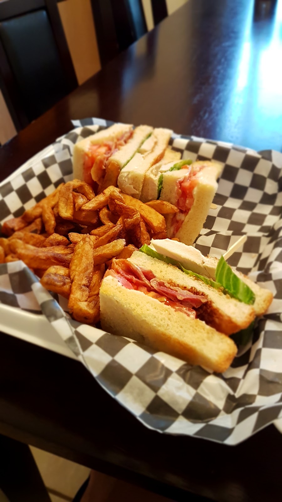 Au PTit Castor | 1066 Notre Dame St, Embrun, ON K0A 1W0, Canada | Phone: (613) 443-0865