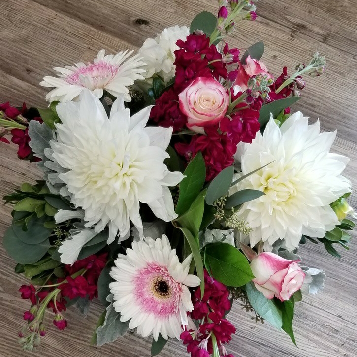 Quinn and Kims Flowers | 402 Central, Elizabeth St W Box 280, Warman, SK S0K 4S0, Canada | Phone: (306) 956-0601
