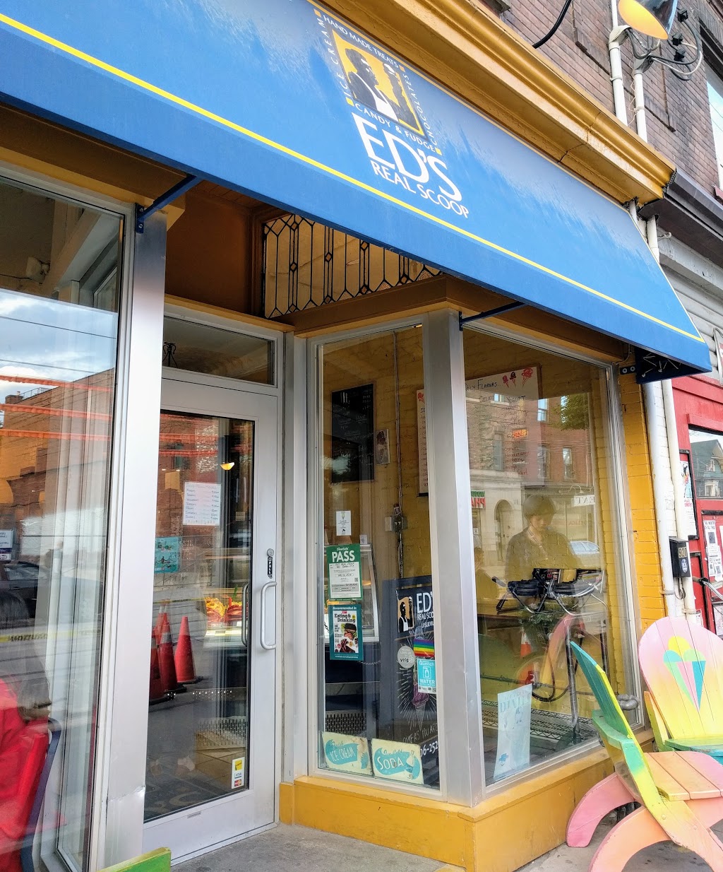 Eds Real Scoop - Leslieville | 920 Queen St E, Toronto, ON M4M 1J5, Canada | Phone: (416) 406-2525