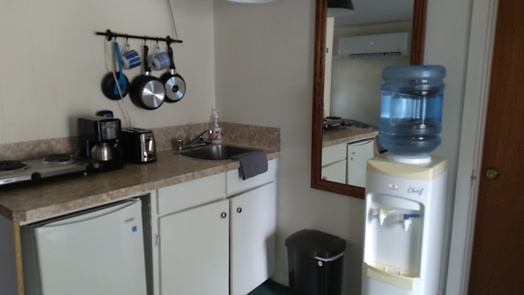 Island View Inn | 30115 St Clair Pkwy, Wallaceburg, ON N8A 4L1, Canada | Phone: (519) 350-0118