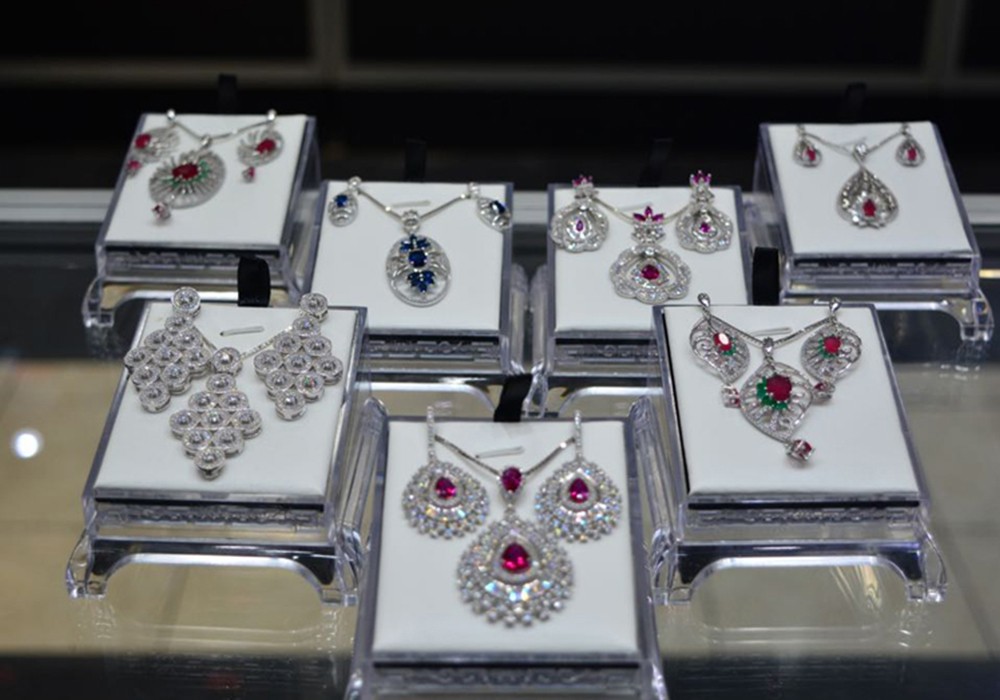 New Silver Shop Brampton | 7955 Torbram Rd #24, Brampton, ON L6T 5B9, Canada | Phone: (905) 799-6700
