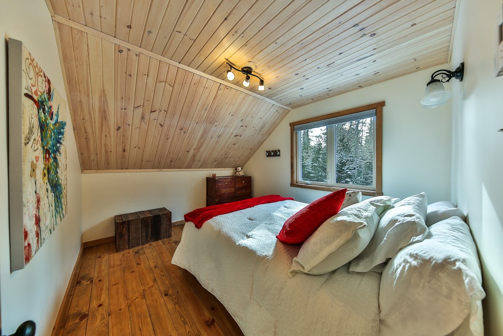 Chalet au Loup | 901 chemin de la Compagnie, Saint-Alexis-des-Monts, QC J0K 1V0, Canada | Phone: (514) 295-7843
