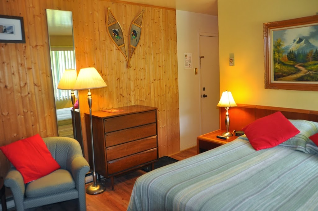 Le Boisé du Lac | 165 Chem. du Lac Duhamel, Mont-Tremblant, QC J8E 2H1, Canada | Phone: (819) 425-2789