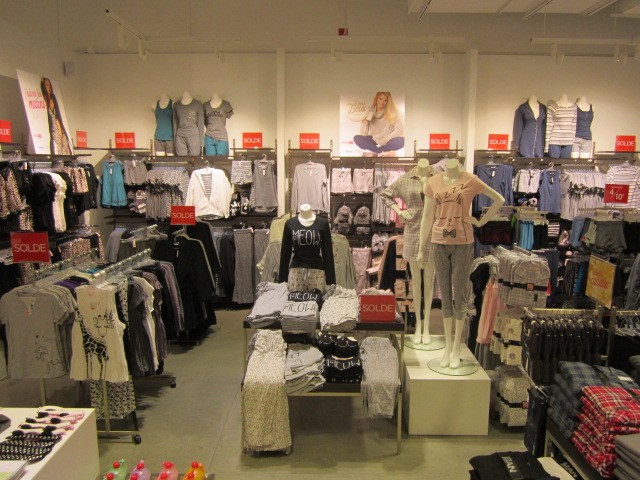 La Vie en Rose Premium Outlets Montreal | 19001 Chemin Notre Dame #318, Mirabel, QC J7J 0T1, Canada | Phone: (450) 419-4923