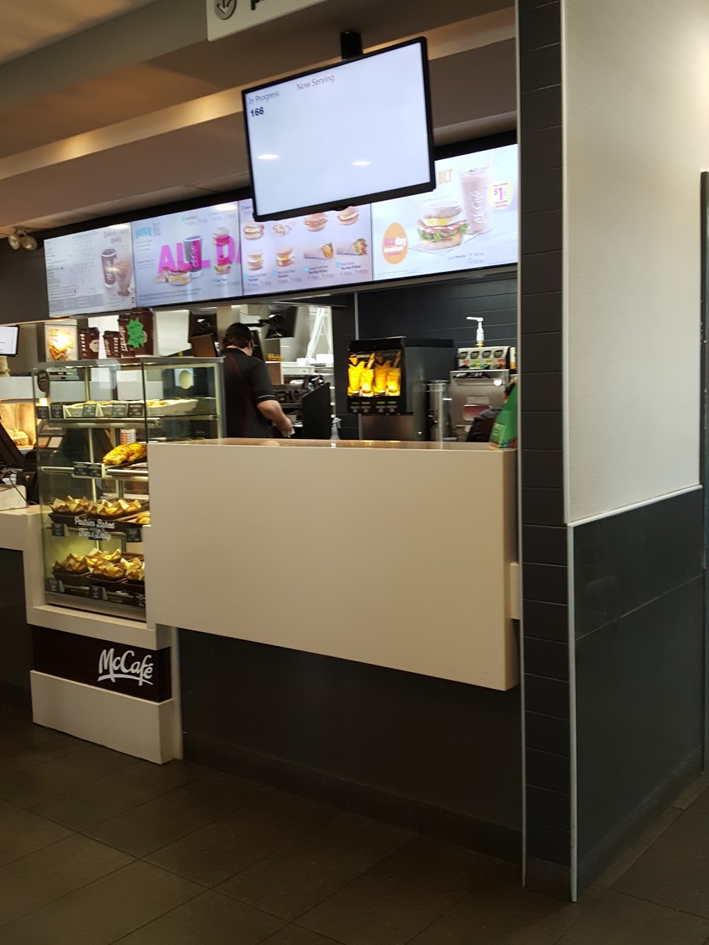 McDonalds | 201 Chain Lake Dr, Halifax, NS B3S 1C8, Canada | Phone: (902) 445-0577