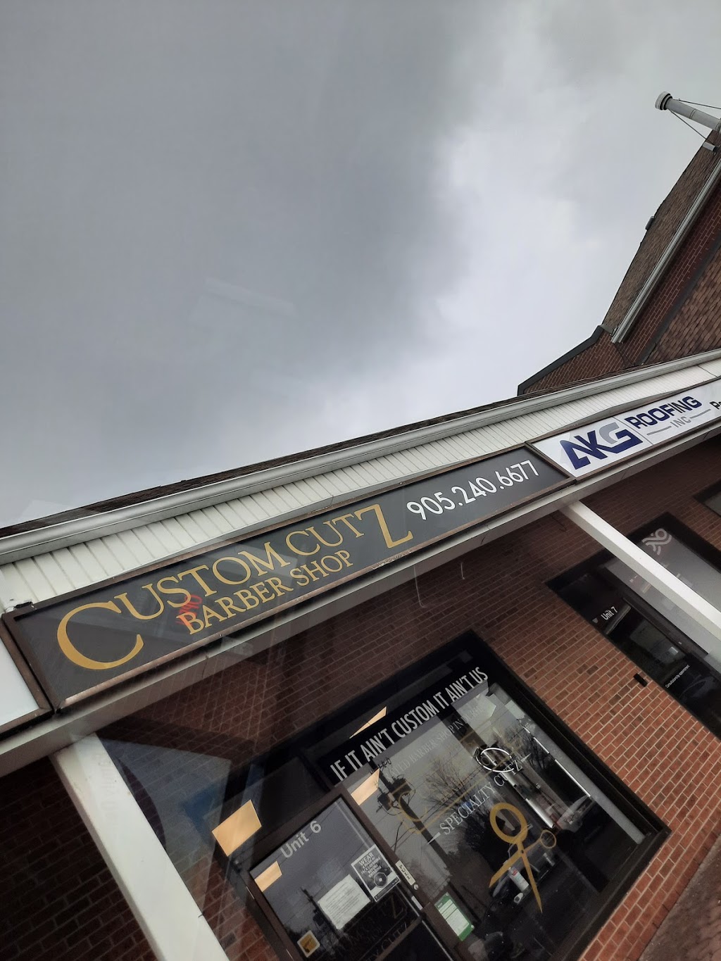 Custom Cutz Barbershop Whitby | 185 Thickson Rd Unit 6, Whitby, ON L1N 6T9, Canada | Phone: (905) 240-6677