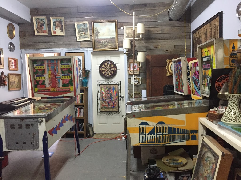 The White Whale | 4544 Queen St, Niagara Falls, ON L2E 6X5, Canada | Phone: (905) 321-1788