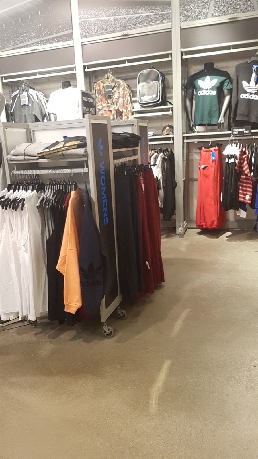 adidas Outlet | 13850 Steeles Ave #730, Halton Hills, ON L7G 0J1, Canada | Phone: (905) 876-8945