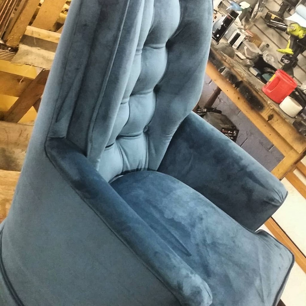 Streetsville Custom Upholstery | 64 Thomas St #2, Mississauga, ON L5M 1Y7, Canada | Phone: (416) 834-1672