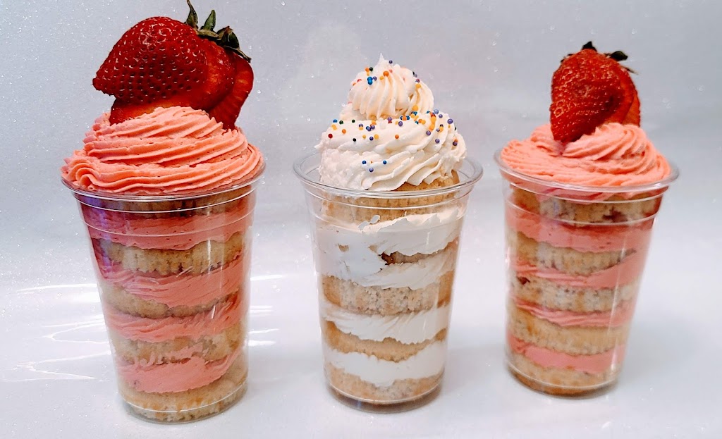 The Awesome Cupcake Co | 6 Simcoe St, Barrie, ON L4M 1L6, Canada | Phone: (705) 302-3717
