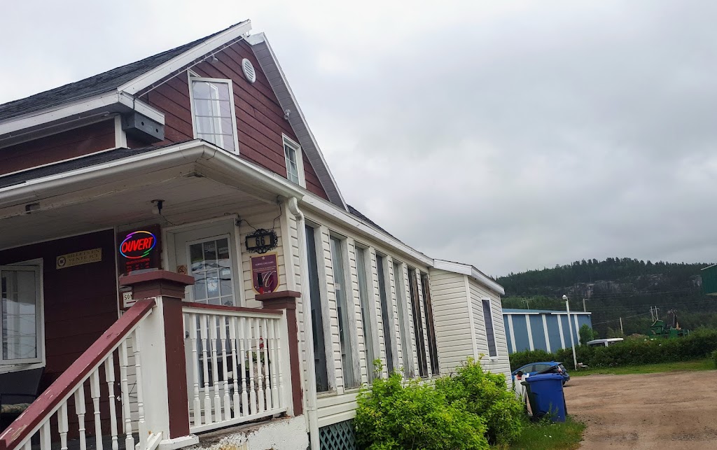 Auberge Chez Caro | 168 Rue Principale N, Sacré-Coeur, QC G0T 1Y0, Canada | Phone: (581) 882-9371