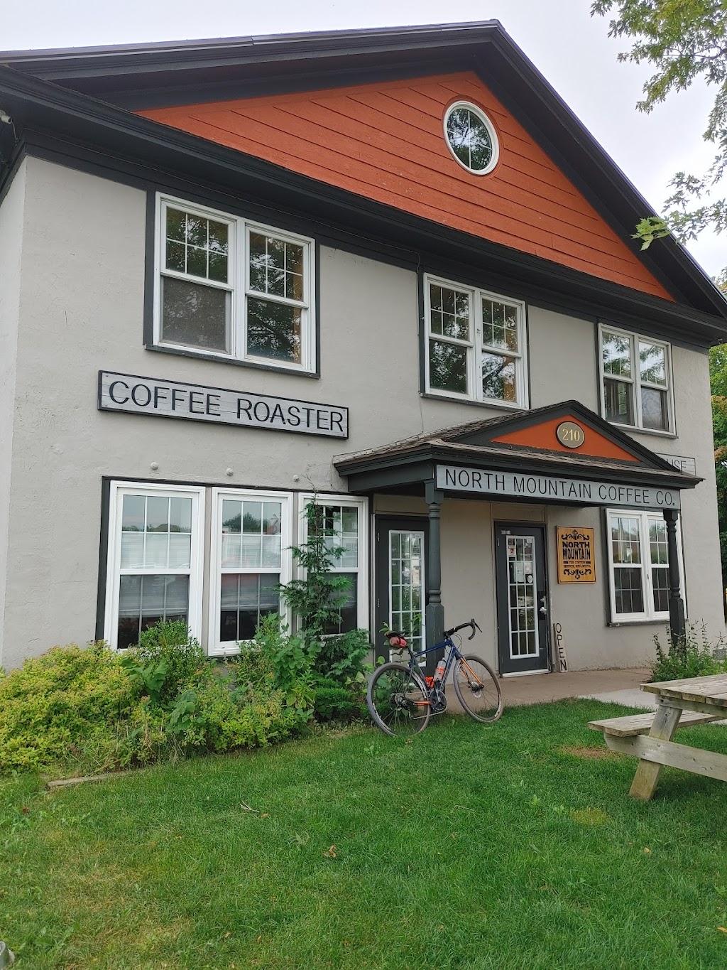 North Mountain Fine Coffee | 210 Commercial St, Berwick, NS B0P 1E0, Canada | Phone: (902) 538-9308
