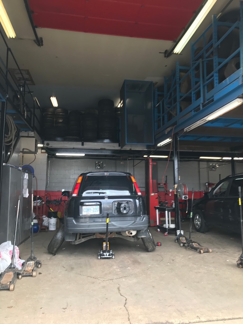 Gilberts Tire Sales & Service Ltd | 1019 Barton St E, Hamilton, ON L8L 3E4, Canada | Phone: (905) 545-5575