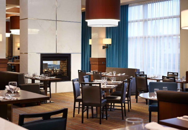 Courtyard by Marriott Montreal Airport | 7000 Place Robert Joncas, Montréal, QC H4M 2Z5, Canada | Phone: (514) 339-5333