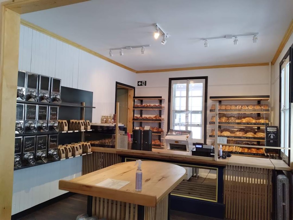 Boulangerie Fleur de Farine | 455 A Av. du Foyer, Saint-Alexandre-de-Kamouraska, QC G0L 2G0, Canada | Phone: (418) 970-0701