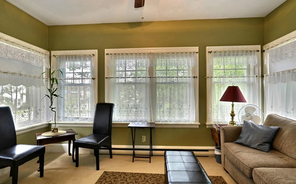 The Inn On Bay | 291 Bay St, Gravenhurst, ON P1P 1H1, Canada | Phone: (705) 801-6601
