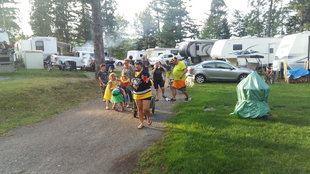 Camping Le Relais Lac-aux-Sables | 1000 Route de la Traverse, Lac-aux-Sables, QC G0X 1M0, Canada | Phone: (418) 336-3376