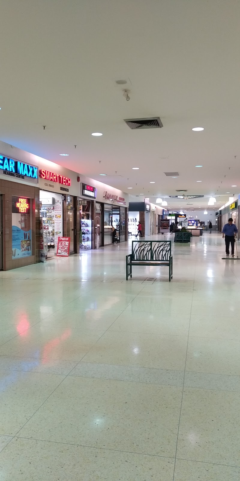 Westdale Mall | 1151 Dundas St W, Mississauga, ON L5C 1C6, Canada | Phone: (905) 270-0330