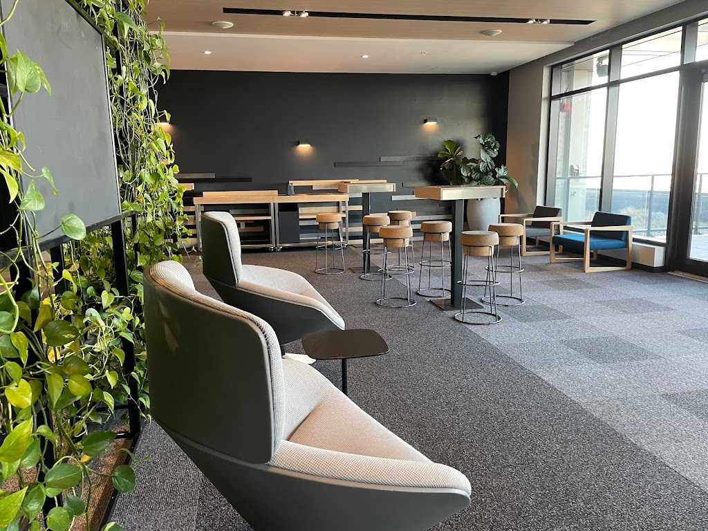 Hôtel Escad Quartier DIX30 | 9156 Boulevard Leduc, Brossard, QC J4Y 0L2, Canada | Phone: (450) 500-9156