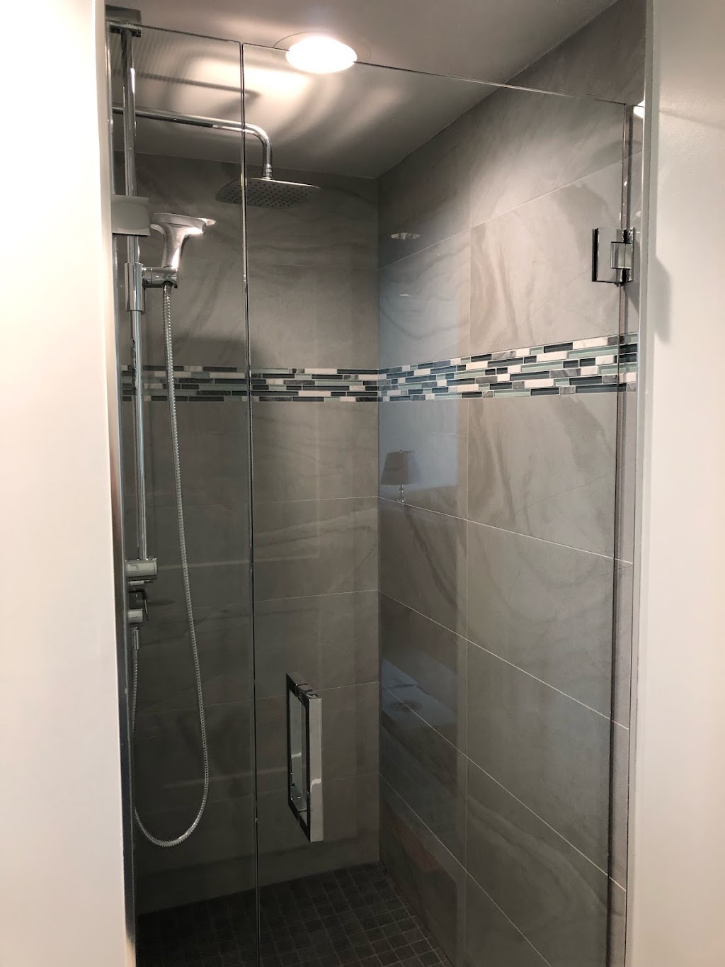 Finelines Glass Installations Ltd | 1509 East Kent Ave N, Vancouver, BC V5P 4X7, Canada | Phone: (604) 789-5154