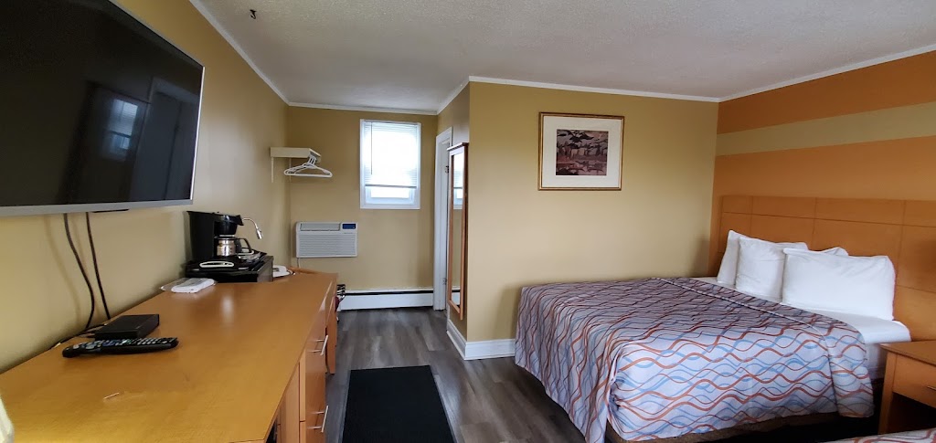 Travellers Inn | 1044 Pembroke St E, Pembroke, ON K8A 8K6, Canada | Phone: (613) 732-9901